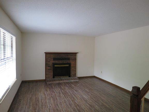 4th image of 9009 Creekside Ln APT C