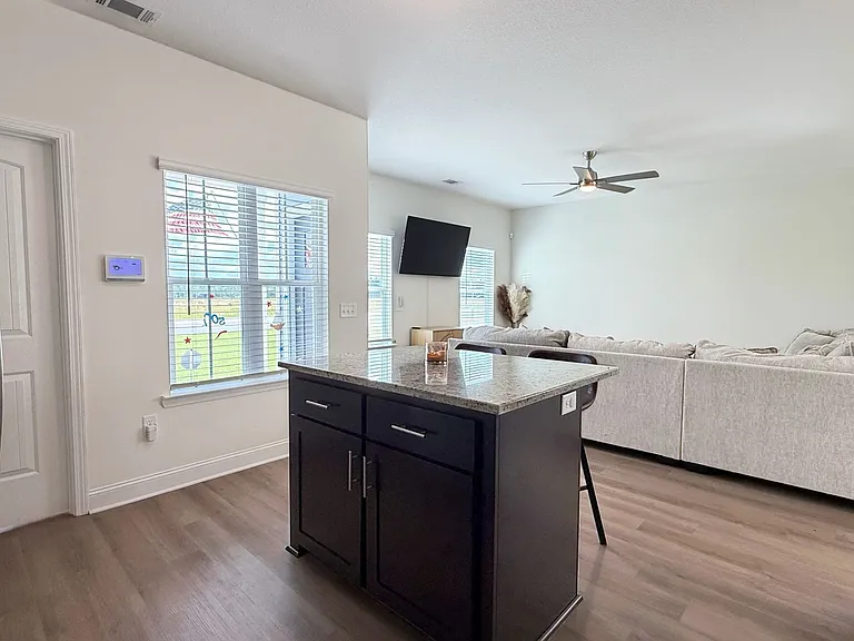 364 McClelland Rd NE — Photo 8