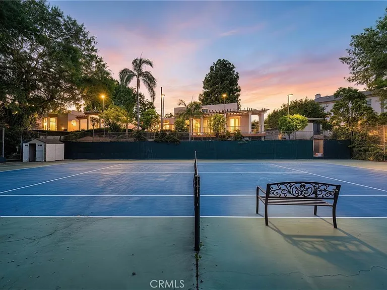 1049 Oak Grove Pl — Photo 45