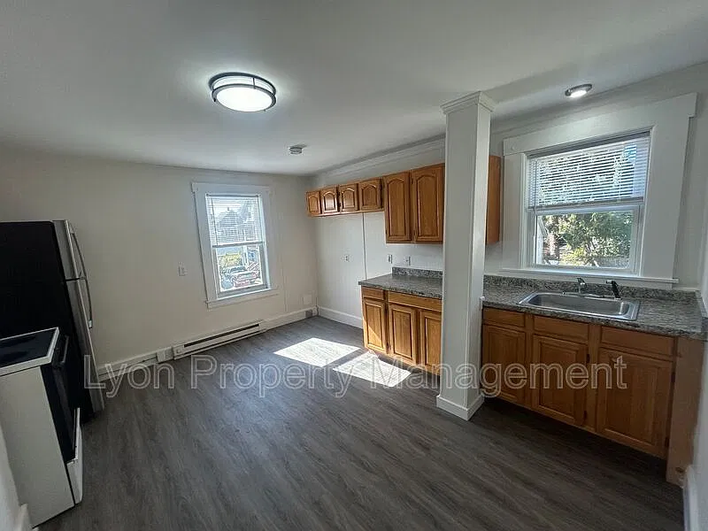 2 bed, 1.0 bath, $1,695 — Photo 2