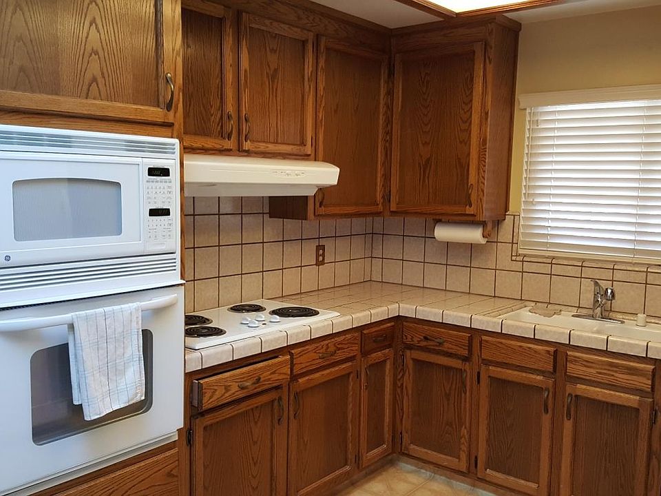 2nd image of 921 Springfield Dr