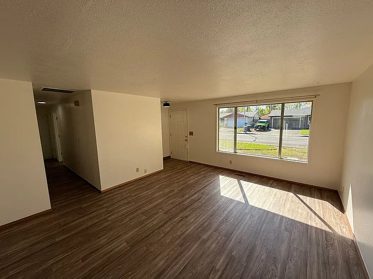 1488 Palace Dr NE — Photo 4