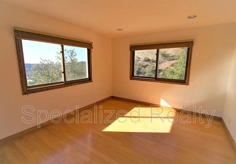 3694 Berwick Dr — Photo 8