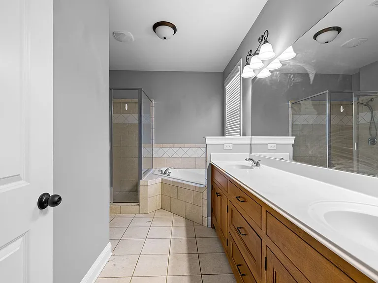 175 Colonial Ct — Photo 11