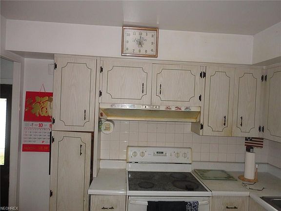 5th image of 23981 Vincent Dr