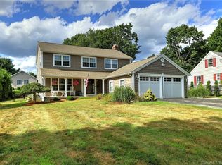 7 Gwendolyn Dr, Trumbull, CT 06611