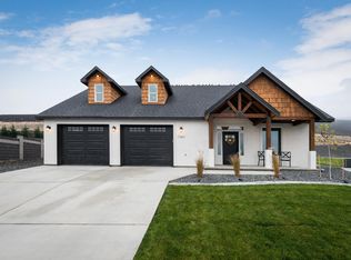 1747 W 52nd Ave, Kennewick, WA