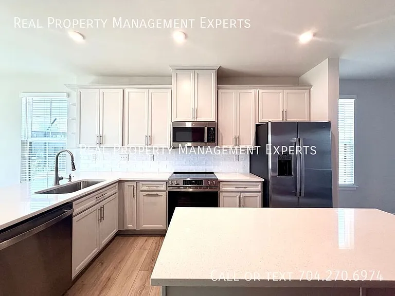 2841 Statesville Ave — Photo 3