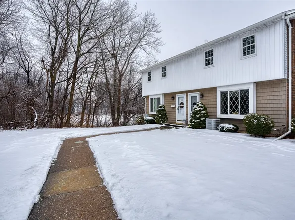 319 Blisswood Village Dr #319, Ludlow, MA 01056