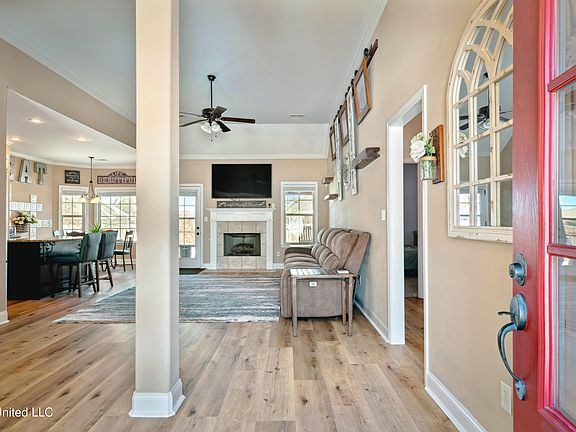 3rd image of 3480 Avis Ln