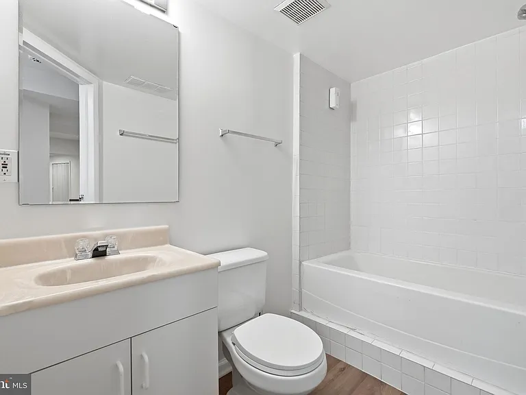 7691 Northern Oaks Ct — Photo 32