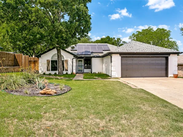 103 Hilltop Dr, Kennedale, TX 76060