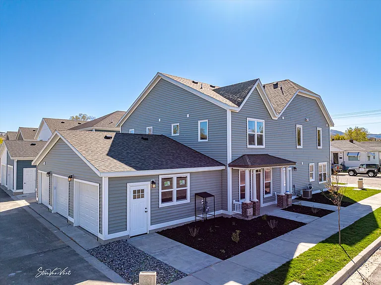 984 E Lander St — Photo 12