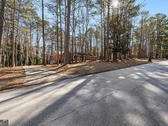 2nd image of 250 Devilla Trce