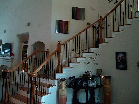 2nd image of 318 Winding Oak Ln