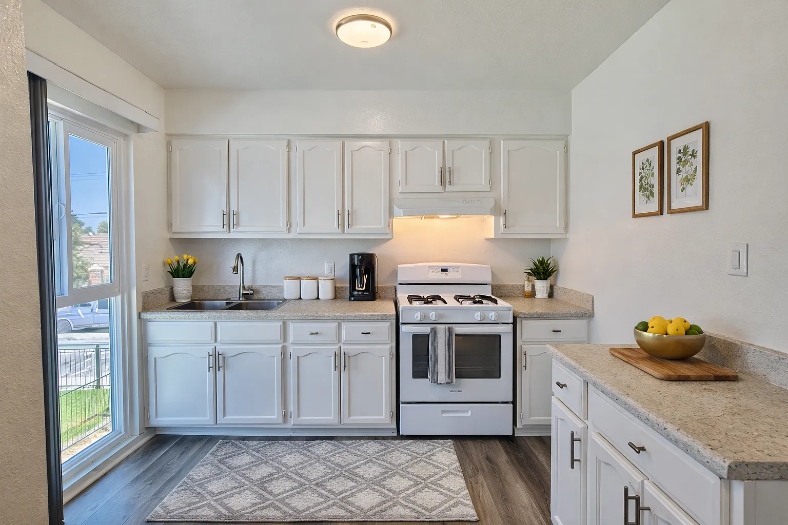 815 N Rose Ave — Photo 4