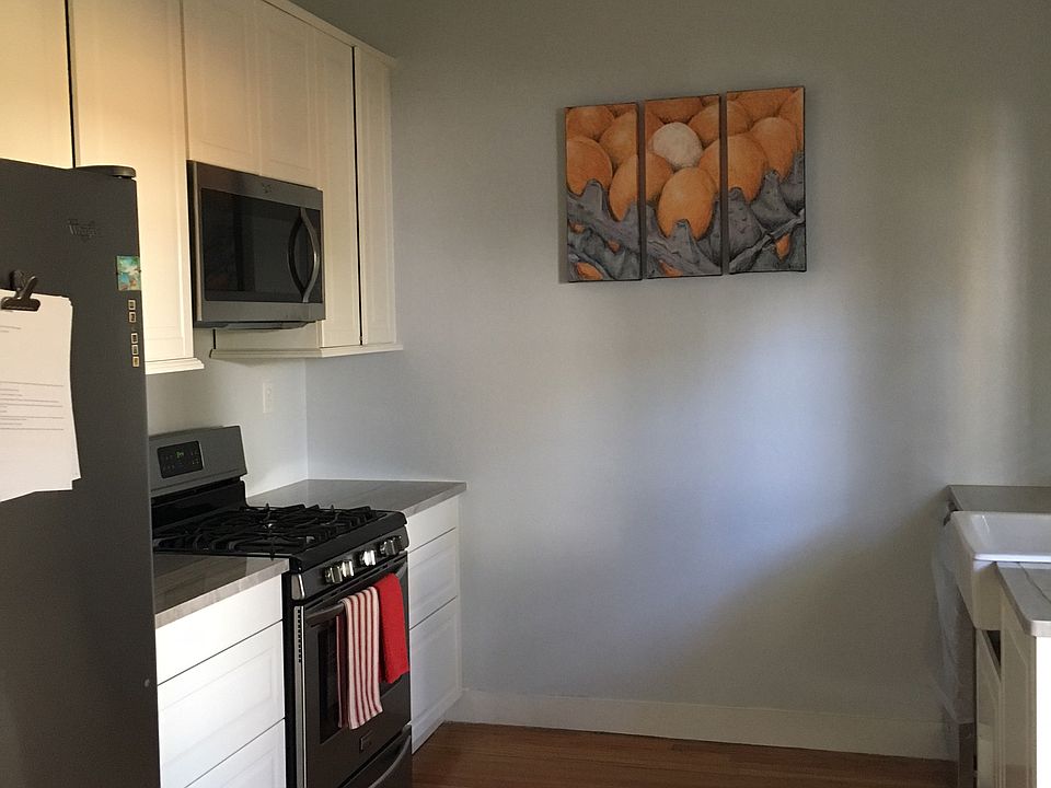 2nd image of 929 3rd St