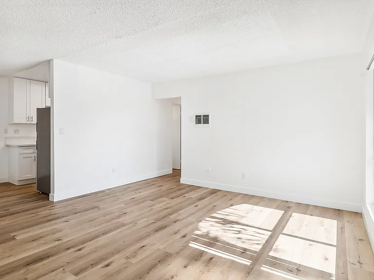 Terre at 1038 Peach — Photo 8