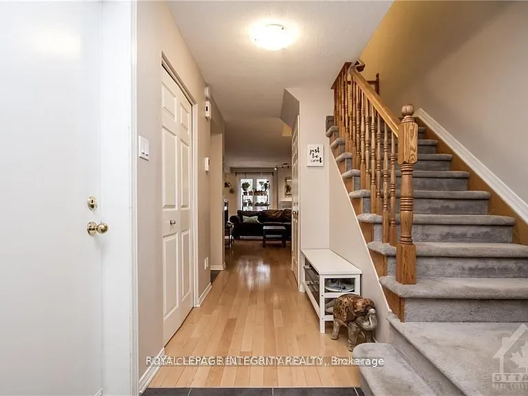 15 Peterson Pl — Photo 2