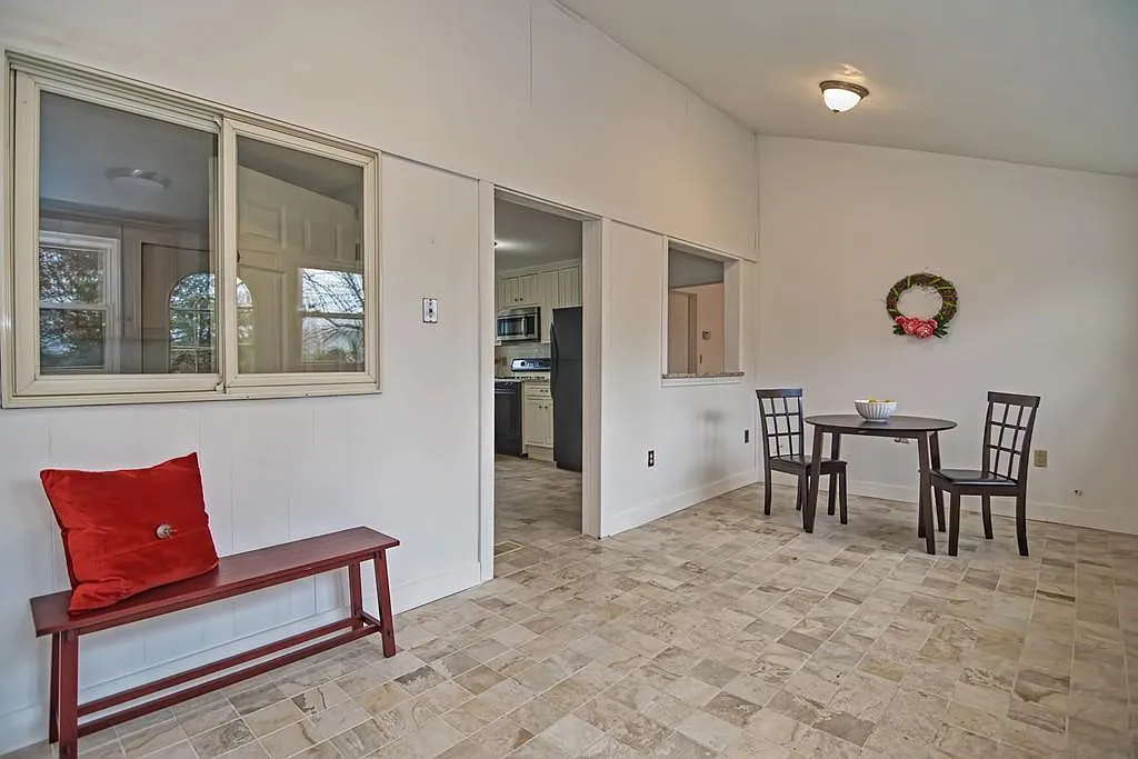 18 Walcott St — Photo 4