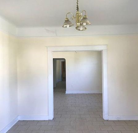 2nd image of 2524 Acacia St #2524