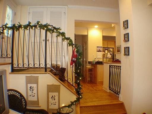 3rd image of 1719 W Barry Ave APT Fbg