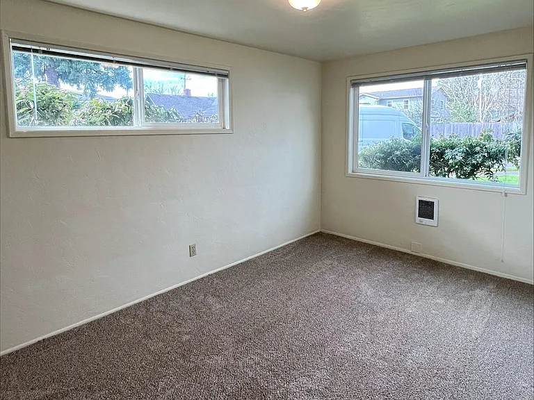 810 NW 23rd St — Photo 47