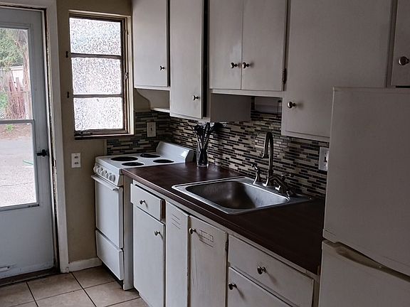 3rd image of 444 W Marshall St