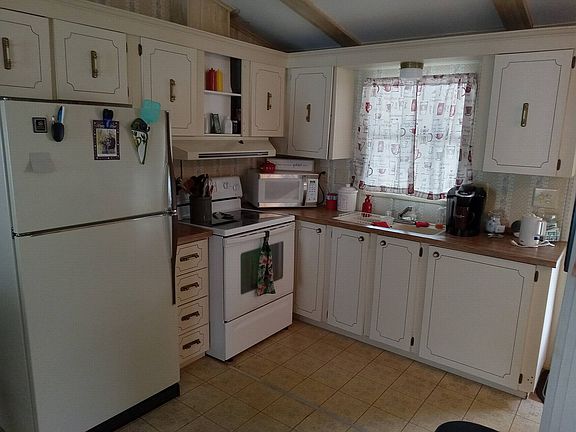 3rd image of 895 E Colonial Cir