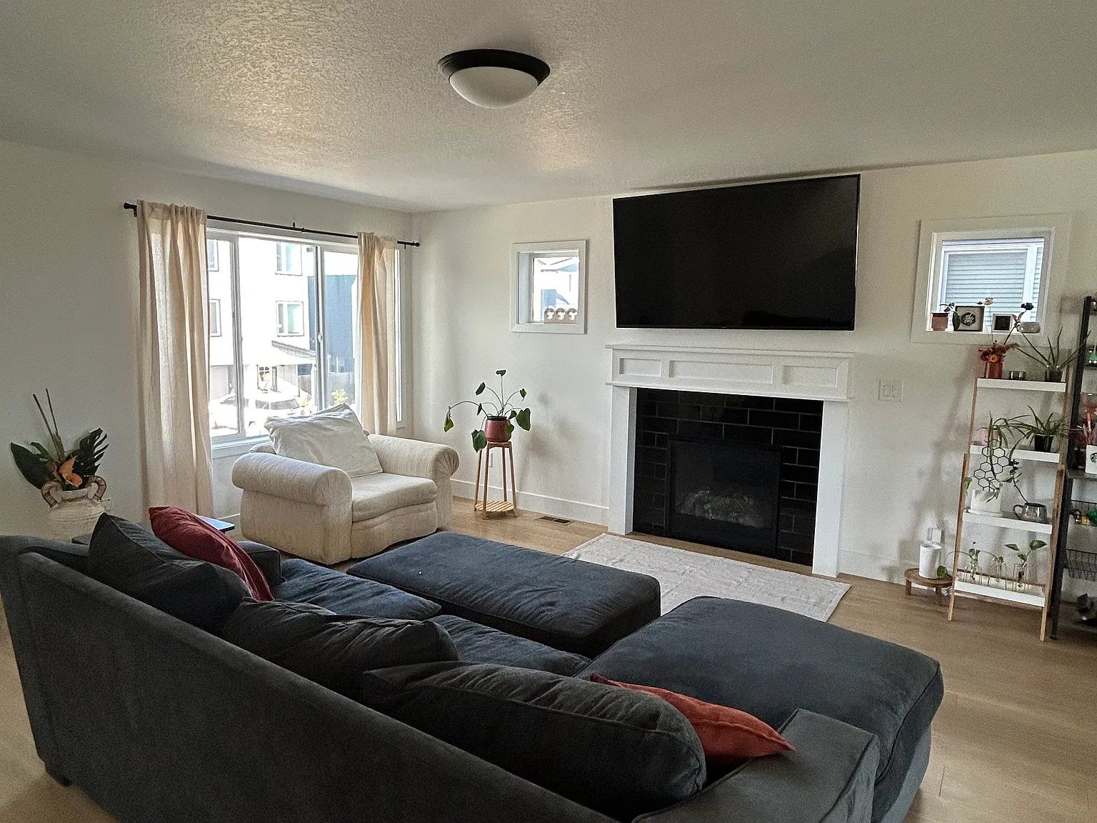 3 bed, 1910 sqft, $1,000 — Photo 1