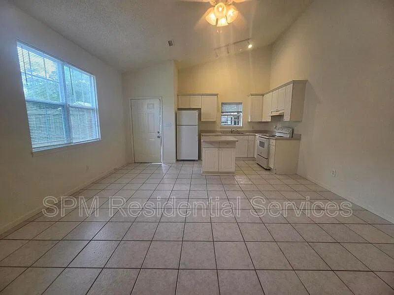 1 bed, 1.0 bath, 800 sqft, $1,195 — Photo 3