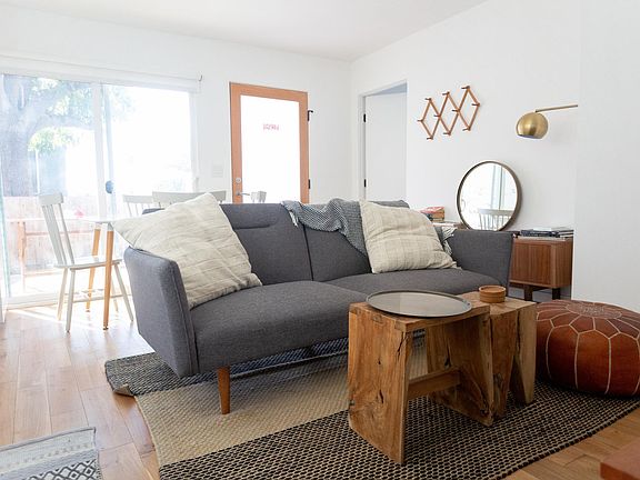 2nd image of 2704 Bellevue Ave #1/2