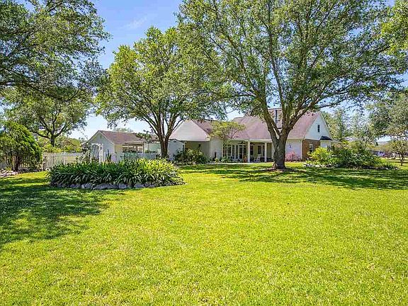 4th image of 132 S Ellendale Estate Blvd