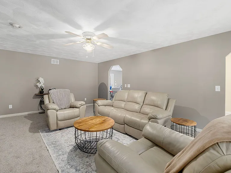 42 Rollingwood Dr — Photo 8
