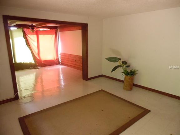 3rd image of 410 Park Ln