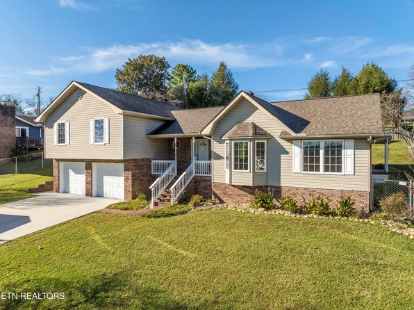 206 Hickory Ln, Jacksboro, TN 37757