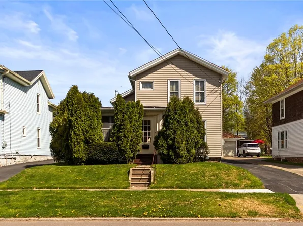 11 Sisson St, Lyons, NY 14489