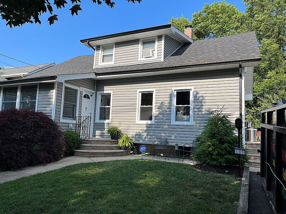 1st image of 689 Berkley St