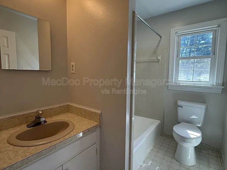 216 W Broaddus Ave — Photo 13