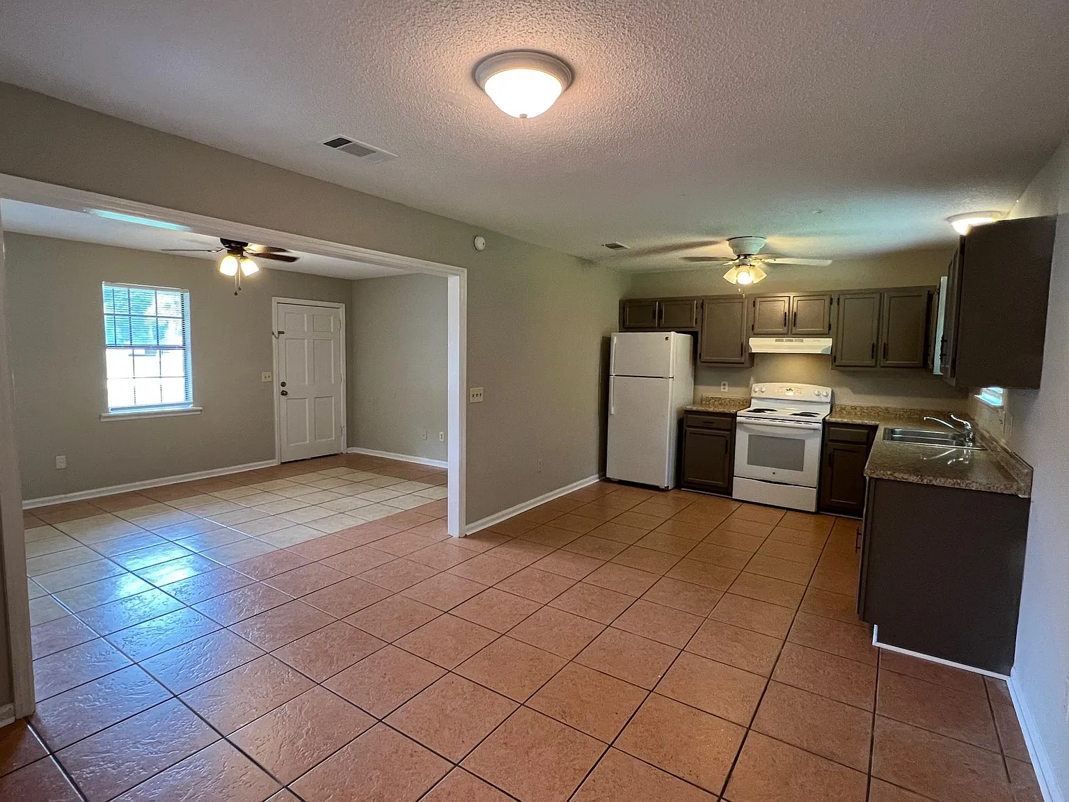 3 bed, 1140 sqft, $1,500 — Photo 4