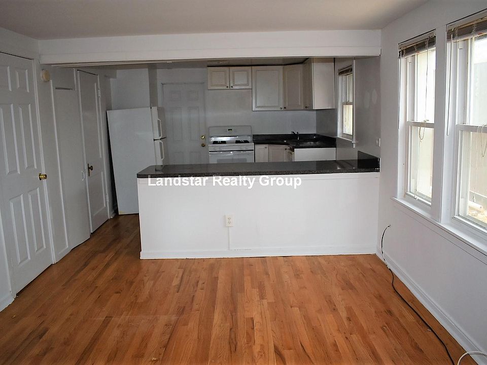1st image of 3921 N Marshfield Ave #G