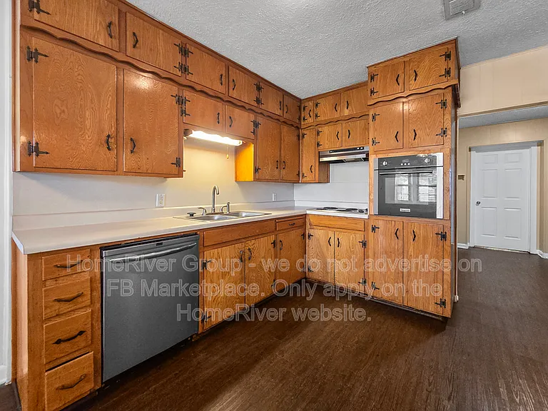 920 Yale St — Photo 4