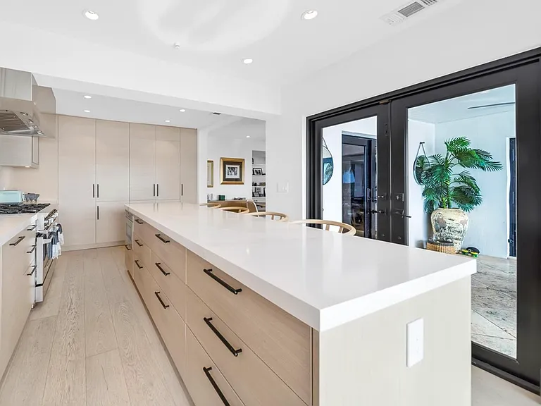 7500 Miami View Dr #SFH — Photo 16