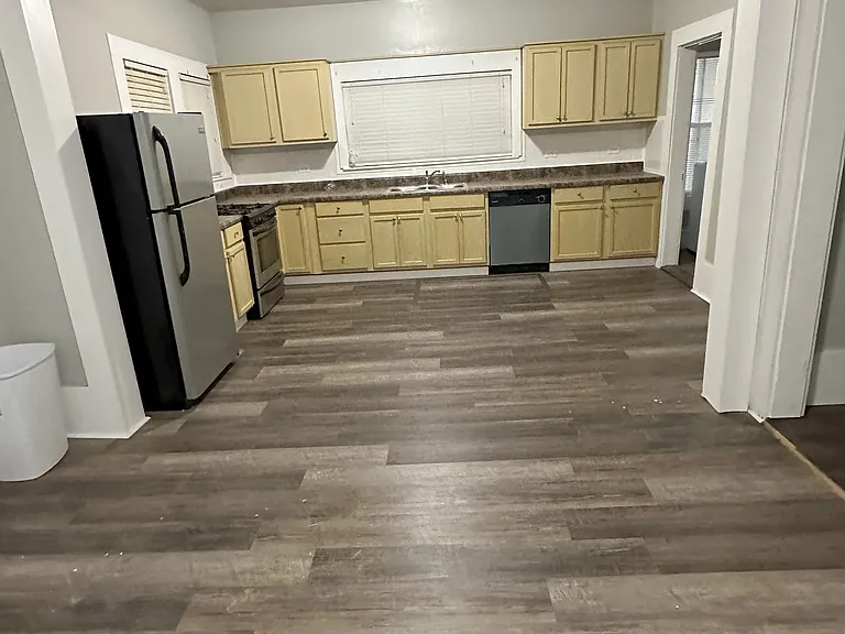 1110 Grand Ave NW — Photo 3