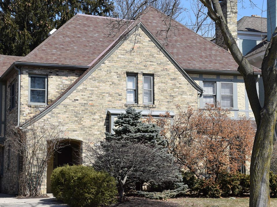 1st image of 2710 E Kenwood Blvd