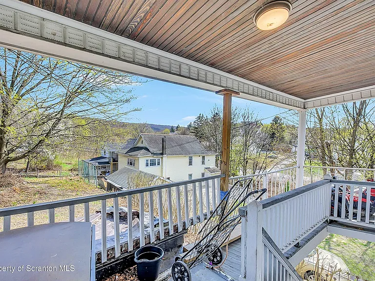 1019 S Webster Ave — Photo 15