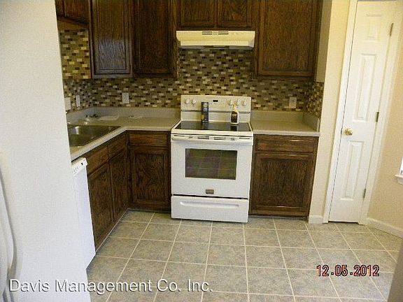 3rd image of 408 Crescent Ct