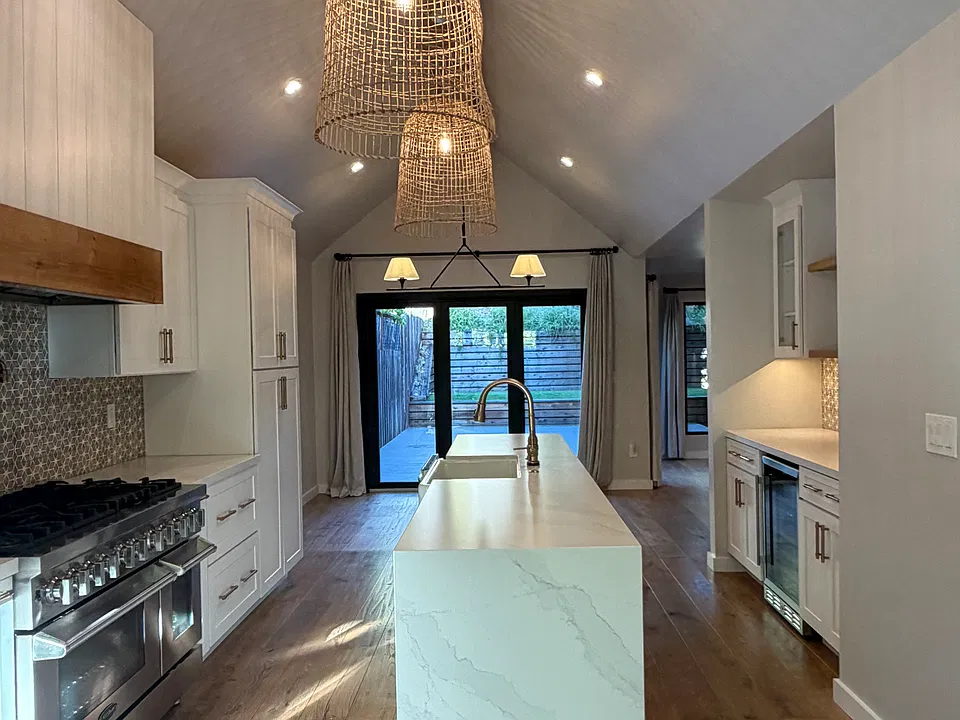 1324 Woodside Ct
