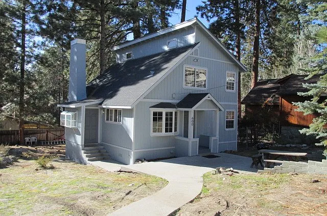 600 Pharris Ln photo 1