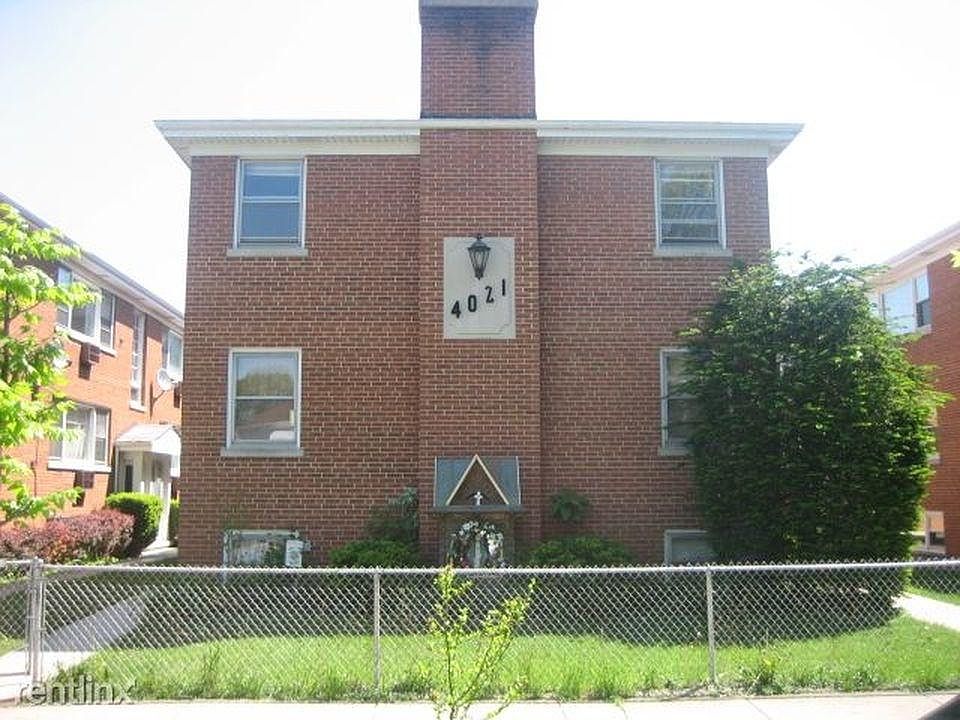 1st image of 4021 N McVicker Ave APT 2E